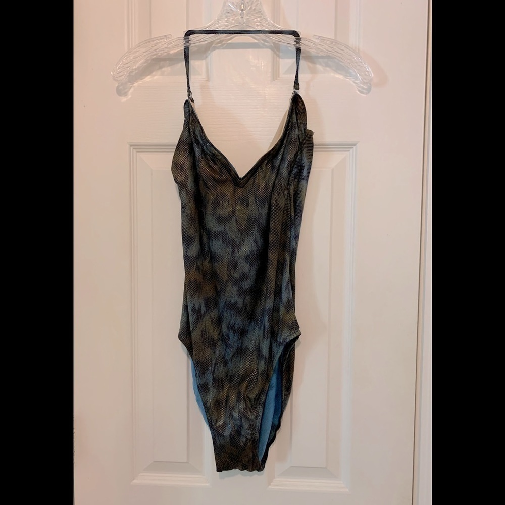 Gottex halter 1-pc swimsuit w/sarong, size 10